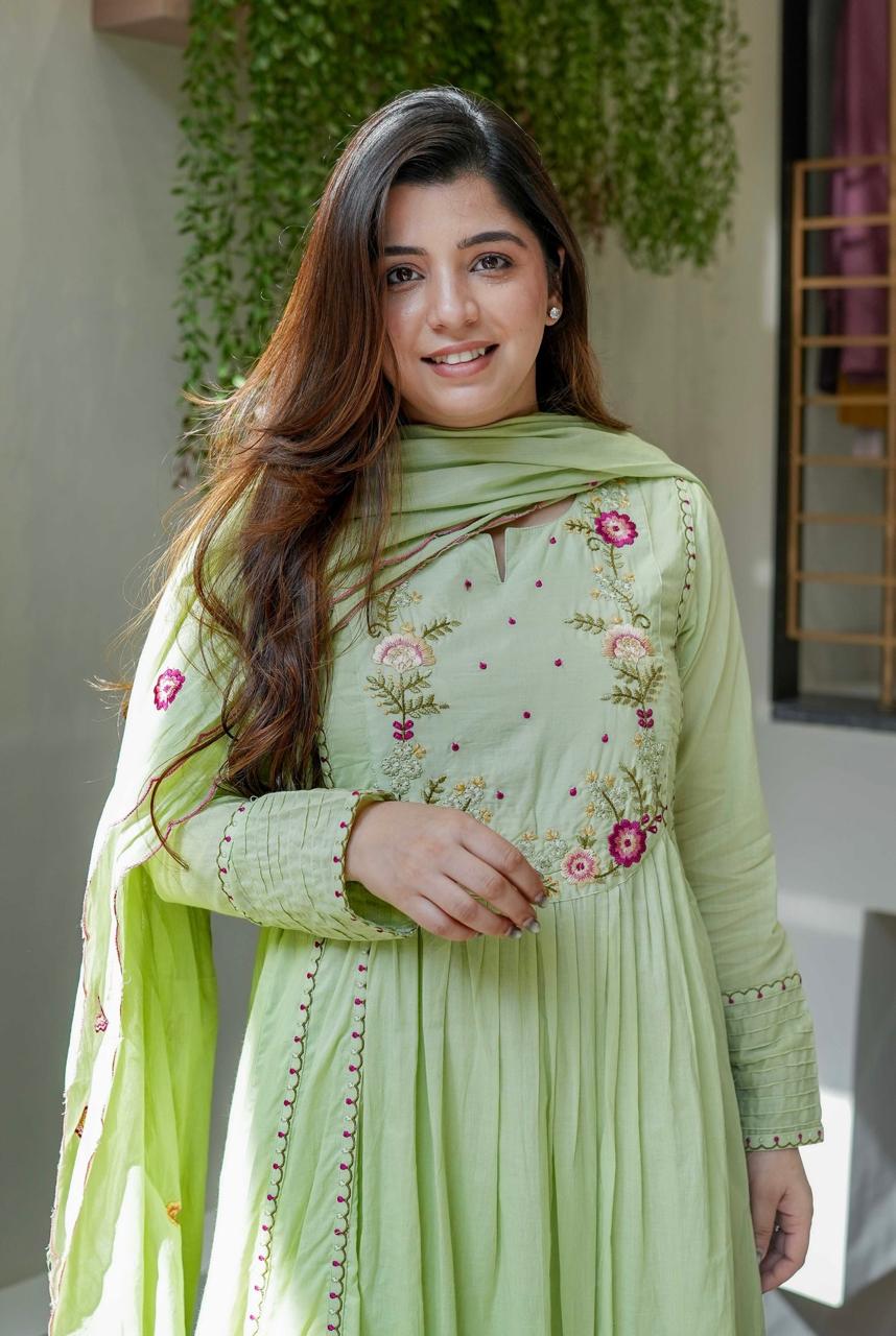 Women's Chanderi Silk Kurti Pant Set with Organza Dupatta in Pista & Pink