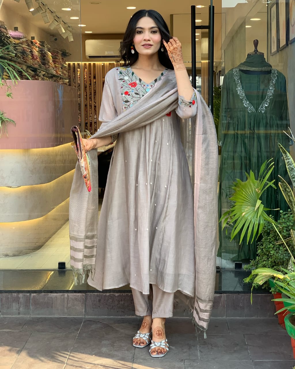 Women's Grey Chinon Viscose Kurti Set with Bhagalpuri Solid Dupatta