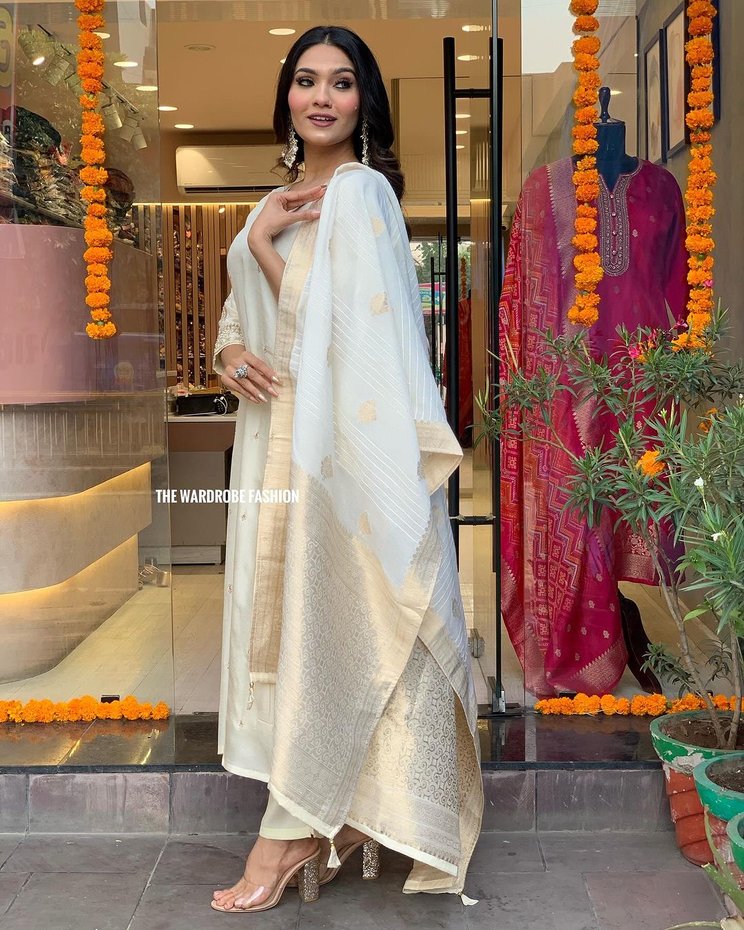 Women's Viscose Chanderi Straight Kurta Set with Jacquard Dupatta