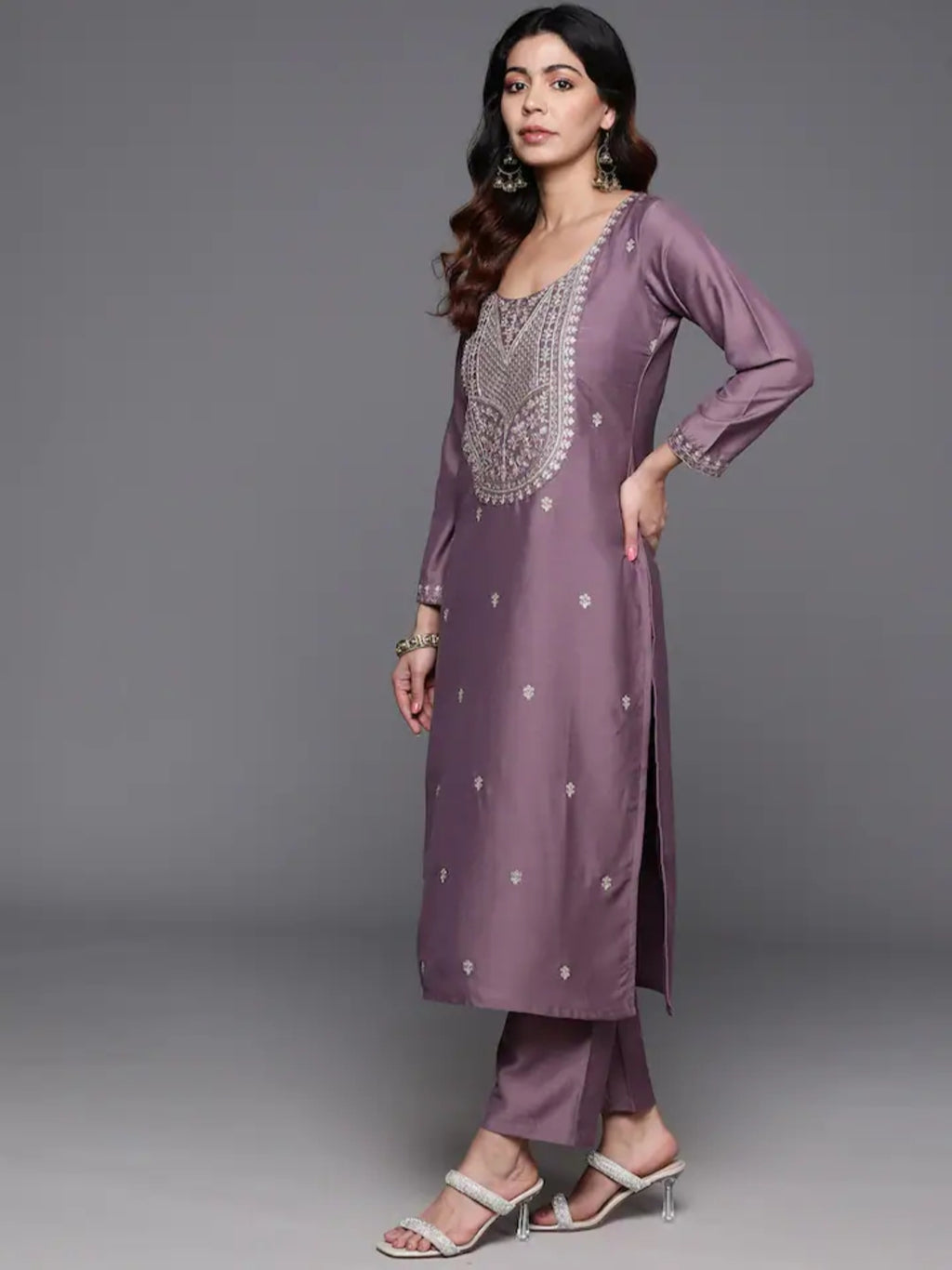 Women's Viscose Chanderi A-Line Kurta Set with V Neck Embroidery