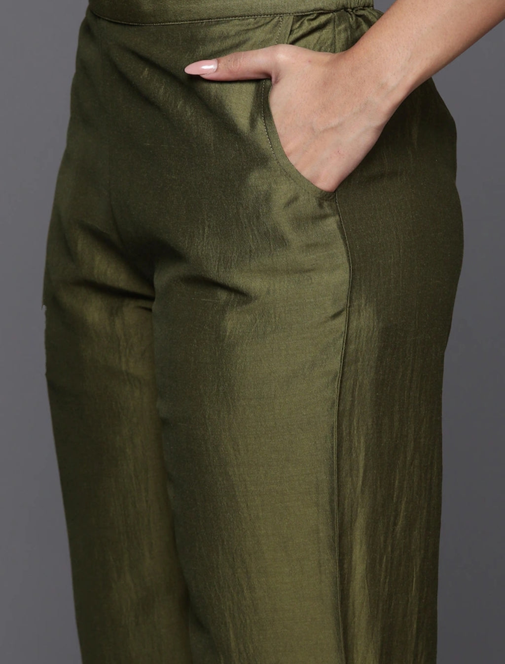 Women's Viscose Chanderi A-Line Kurta Set with V Neck Embroidery