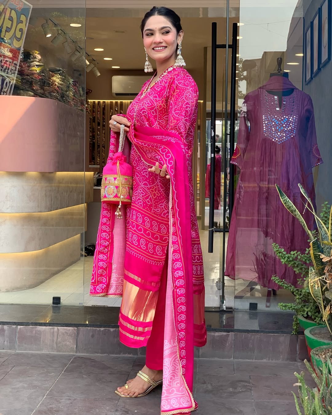 Women's Viscose Silk Hand Printed Kurti Set with Chanderi Dupatta & Side Pocket