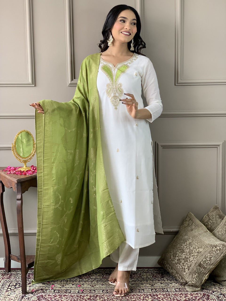 Women's Off White viscose blend  with  Embroidered Straight Kurta with Viscose blend  Pant And viscose Jacquard   Dupatta Sets