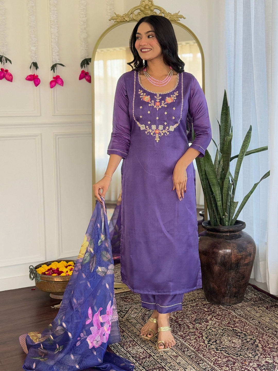 Women's Viscose Embroidered Straight Kurta with Viscose Pant And Jacquard Printed Dupatta Sets