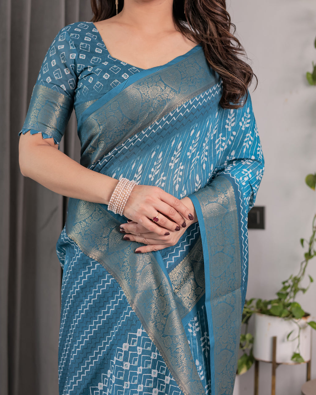 Teal Blue Handloom Linen Saree with White Ethnic Motifs & Zari Border | Artistic Pallu & Tassel Finish | 5.5m Saree + 0.8m Blouse