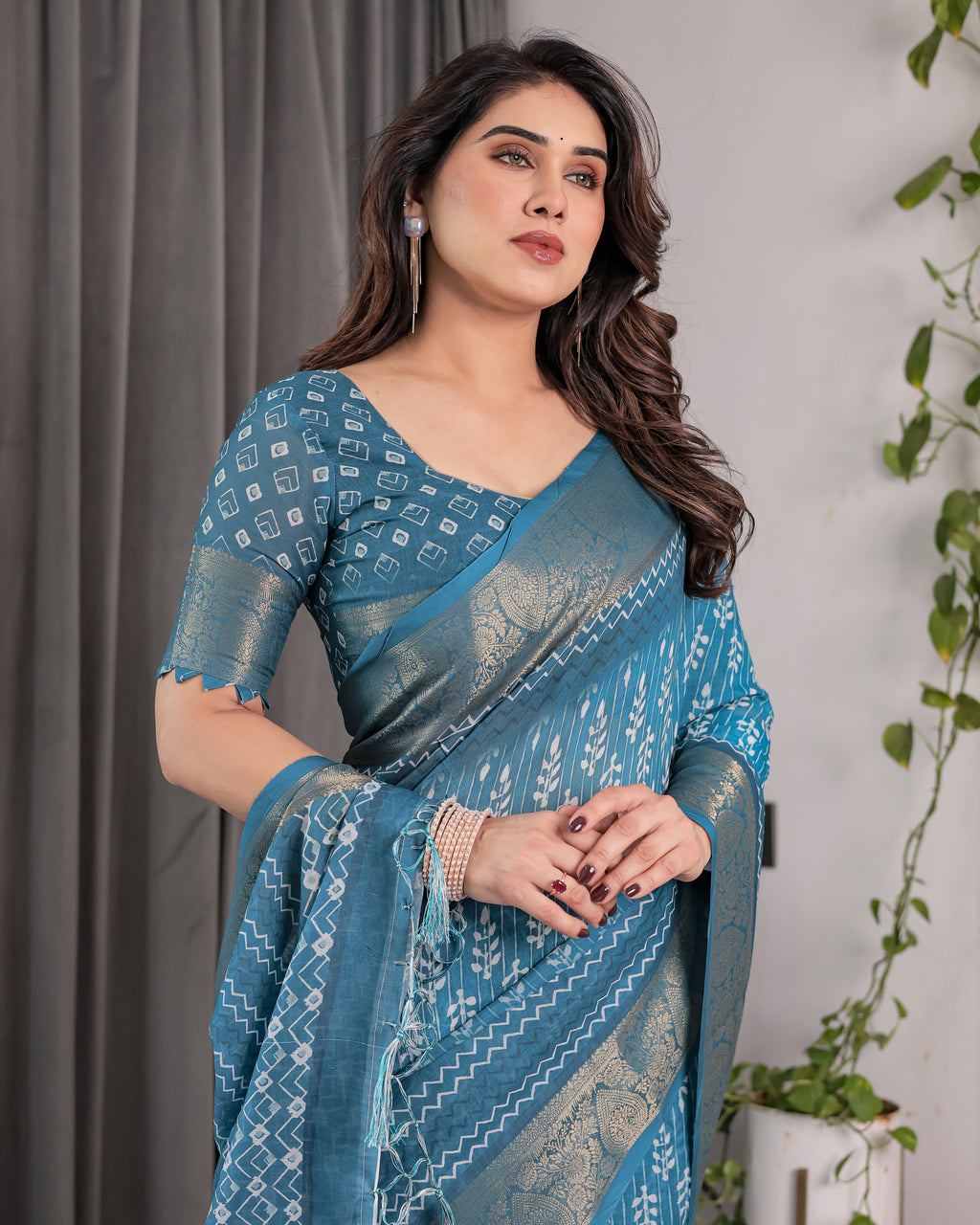 Teal Blue Handloom Linen Saree with White Ethnic Motifs & Zari Border | Artistic Pallu & Tassel Finish | 5.5m Saree + 0.8m Blouse