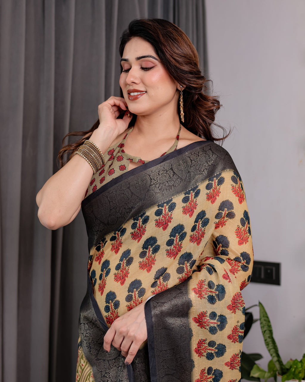 Beige Handloom Linen Saree with Red-Blue Floral Buttas & Ethnic Pallu | Antique Black Zari Border & Tassels | Attached Blouse | 5.5m Saree + 0.8m Blouse