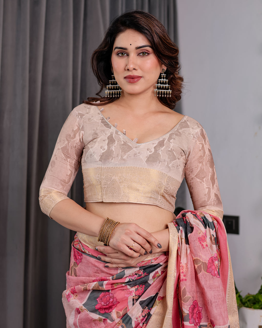 Ivory Pink Handloom Linen Saree with Artistic Flamingo & Floral Pallu | Zari Woven Border | 5.5m Saree + 0.8m Blouse | Elegant Tassel Detail