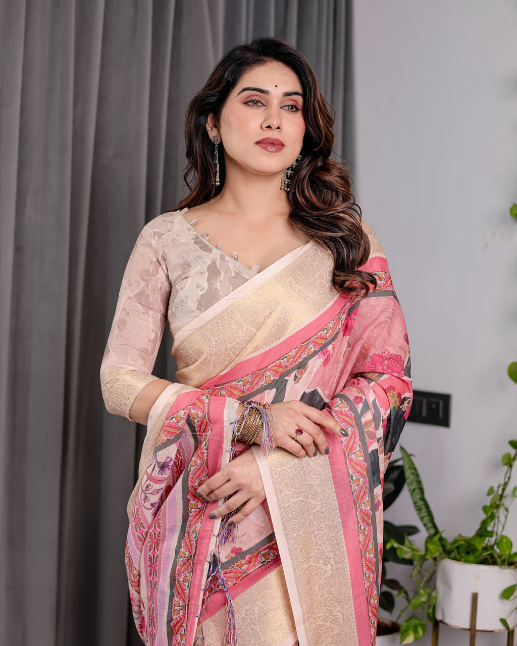 Ivory Pink Handloom Linen Saree with Artistic Flamingo & Floral Pallu | Zari Woven Border | 5.5m Saree + 0.8m Blouse | Elegant Tassel Detail