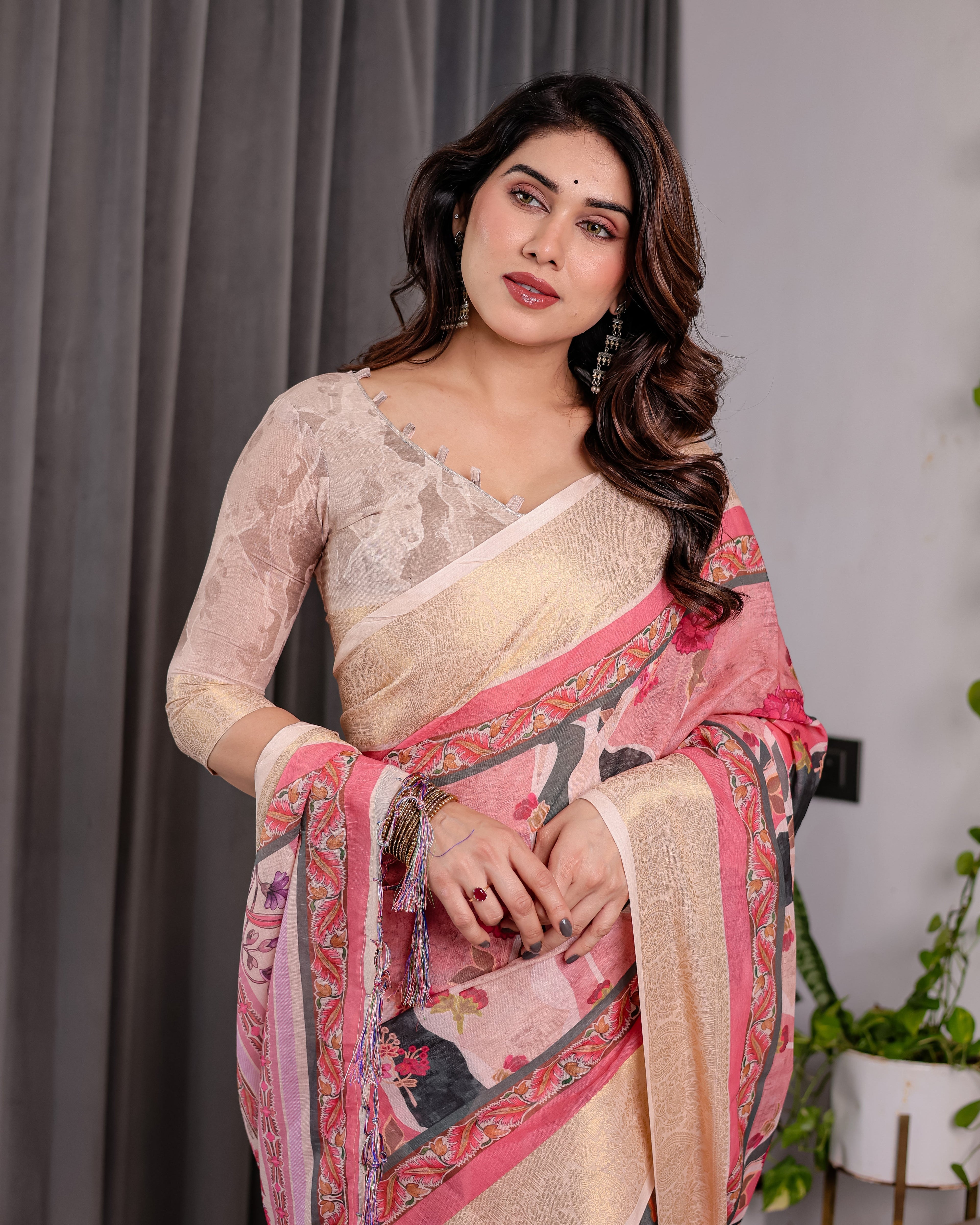 Ivory Pink Handloom Linen Saree with Artistic Flamingo & Floral Pallu | Zari Woven Border | 5.5m Saree + 0.8m Blouse | Elegant Tassel Detail