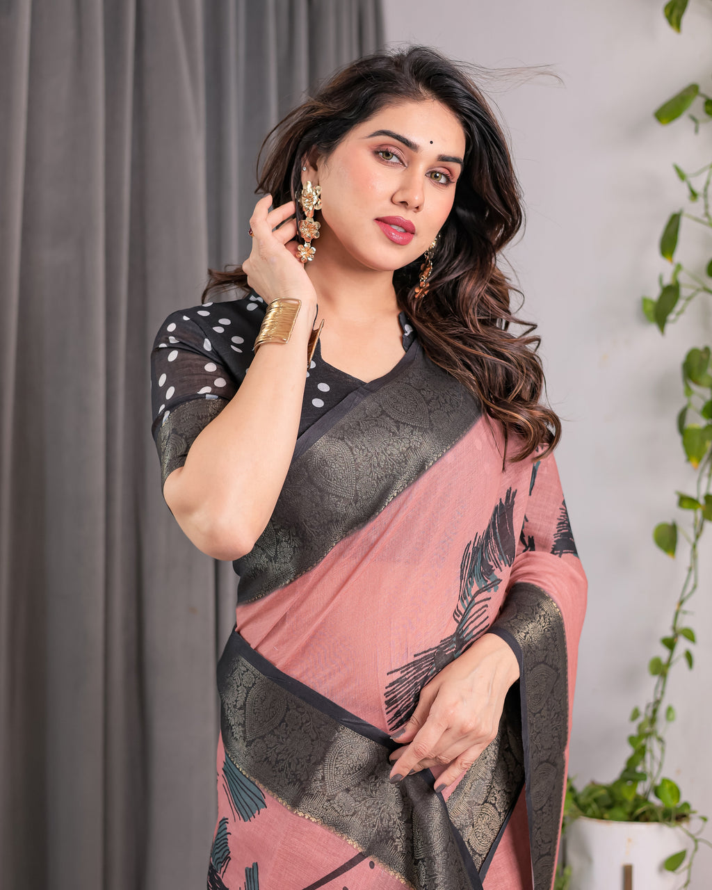 Blush Pink Handloom Linen Saree with Artistic Bearded Face Pallu Print & Black Zari Border | Attached Blouse | 5.5m Saree + 0.8m Blouse
