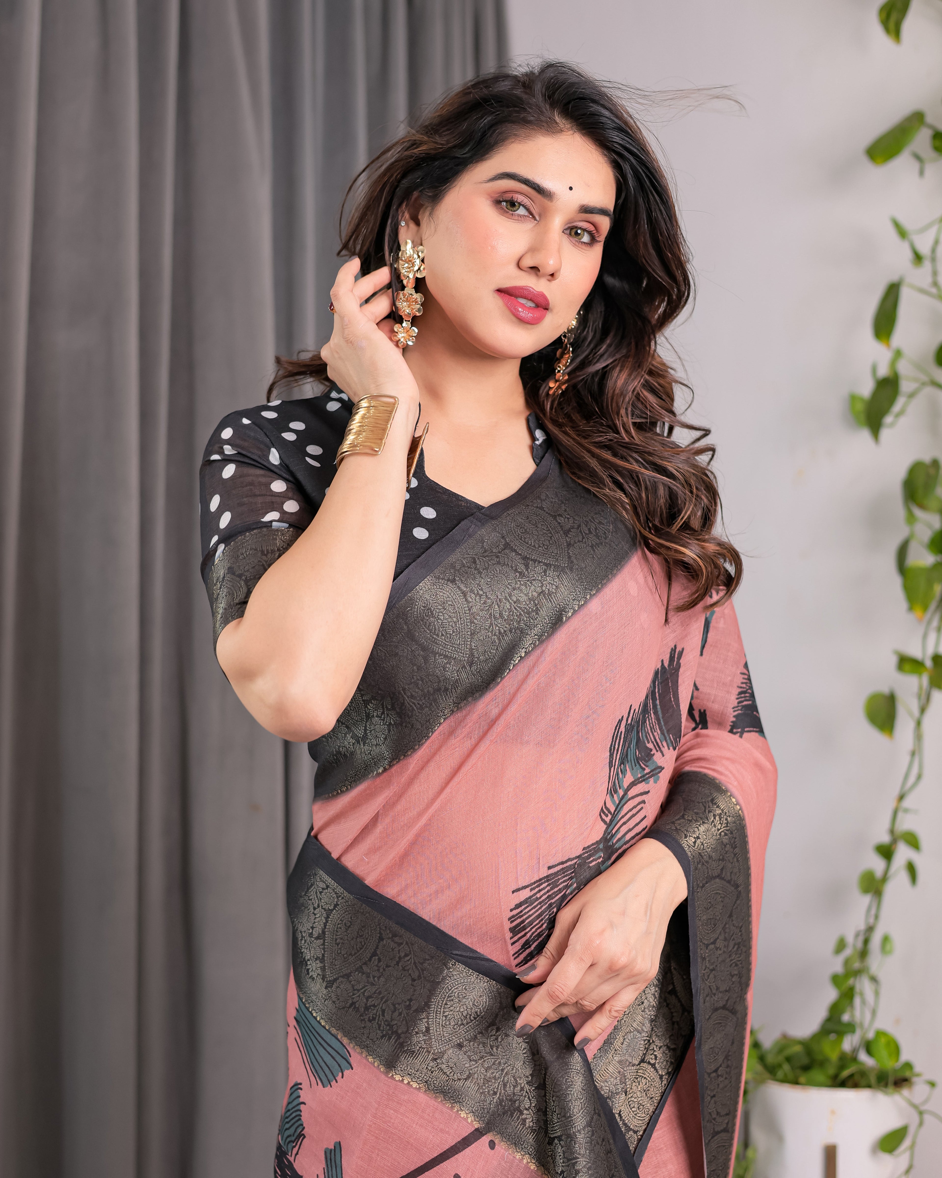 Blush Pink Handloom Linen Saree with Artistic Bearded Face Pallu Print & Black Zari Border | Attached Blouse | 5.5m Saree + 0.8m Blouse