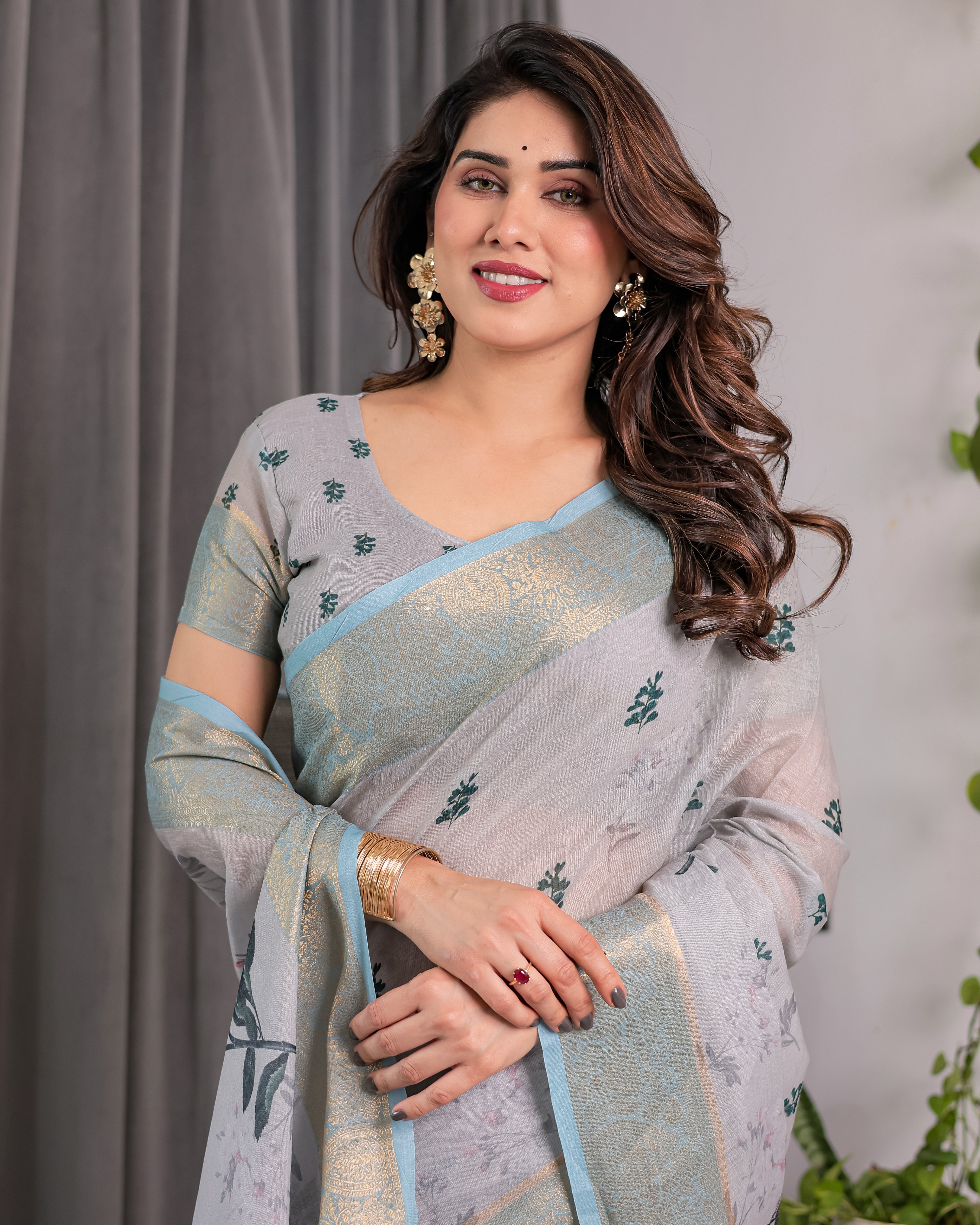 Elegant Ice Grey Handloom Linen Saree with Floral Print, Gold Zari Border & Tassel Detailing | Attached Blouse Piece | 5.5m Saree + 0.8m Blouse